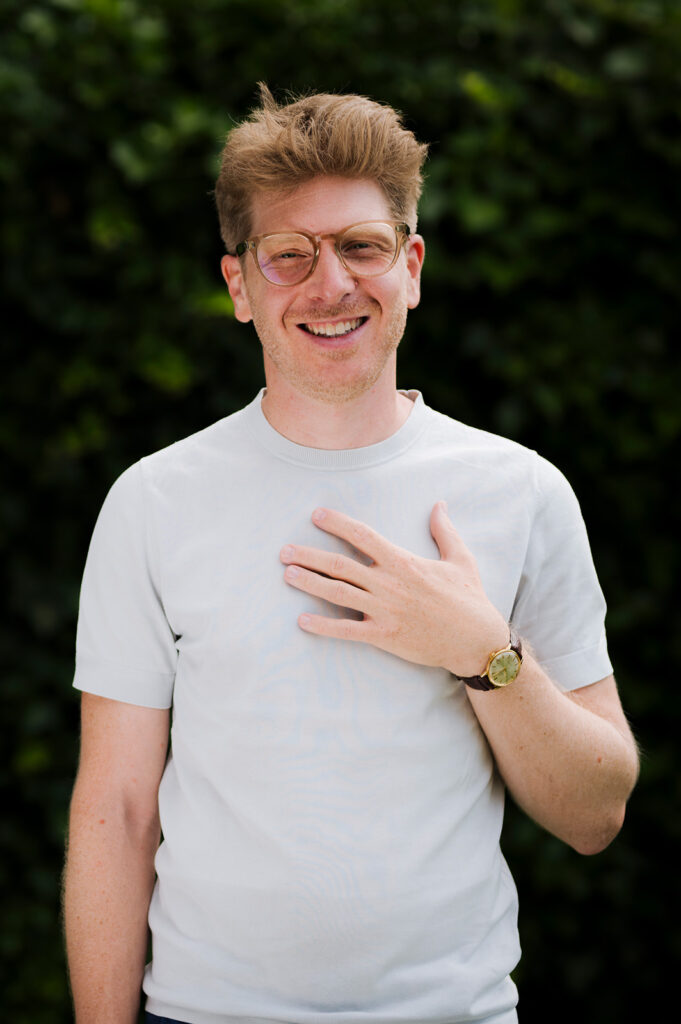 Freundliches Portraitbild mit natürlichem Licht